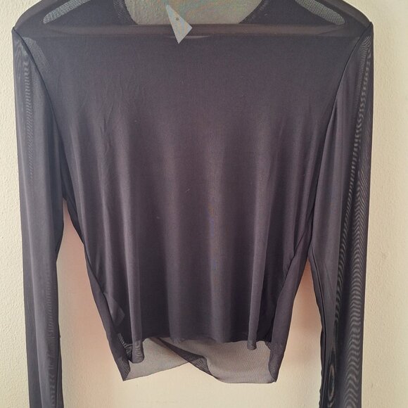 Sheer Mesh sleeved top. Distressed w/graphic of skull. NWT. Women's Large - Picture 3 of 4